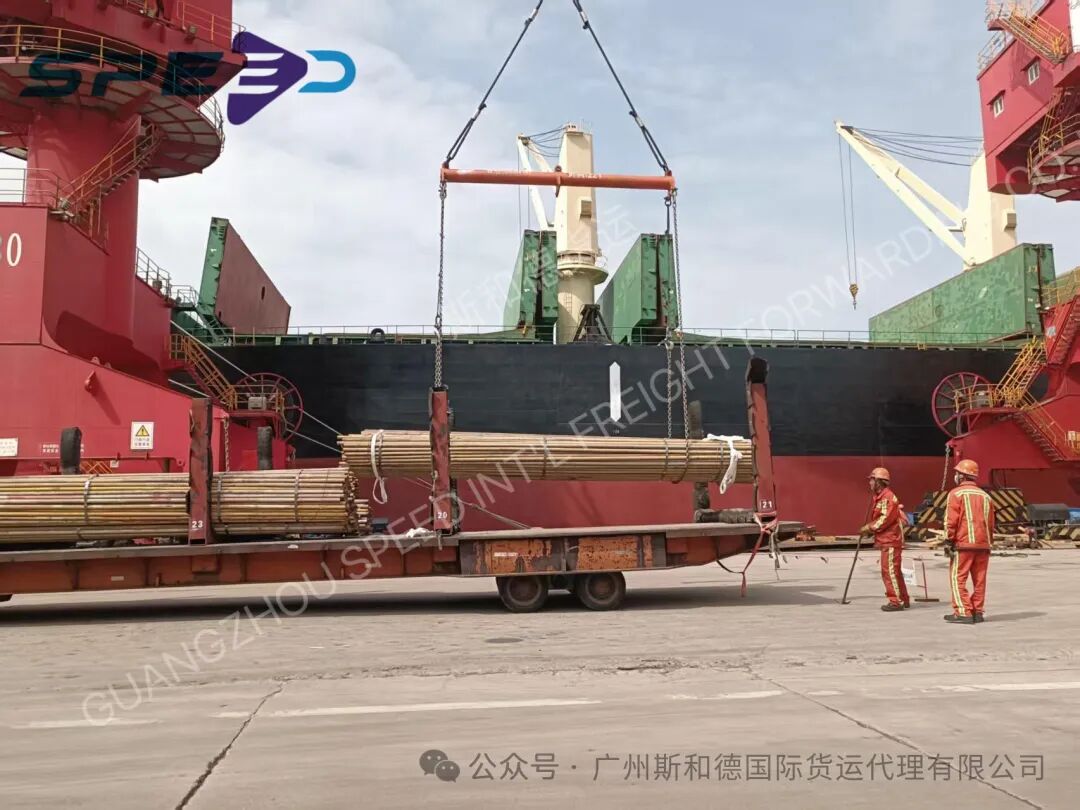 Scaffolding pipes crane loading for steel cargo shipment